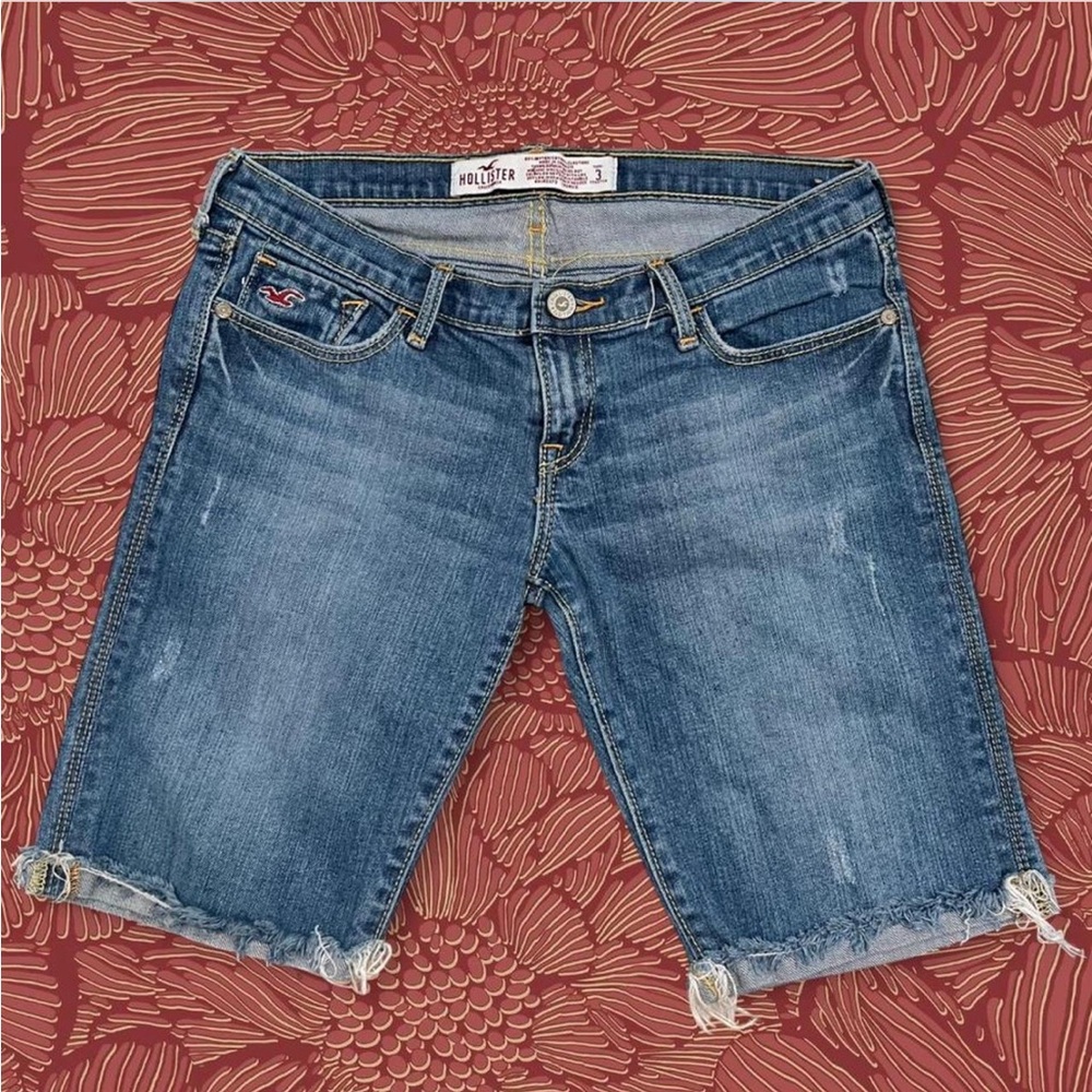 Hollister Low Rise Medium Wash Denim Shorts Size 3